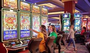 Halaman kasino pinalti45 menampilkan sportsbook, slot, dan live casino untuk pemain Indonesia