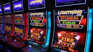 Pemain Indonesia mengikuti meja baccarat live casino pinalti45 dari ponsel mereka